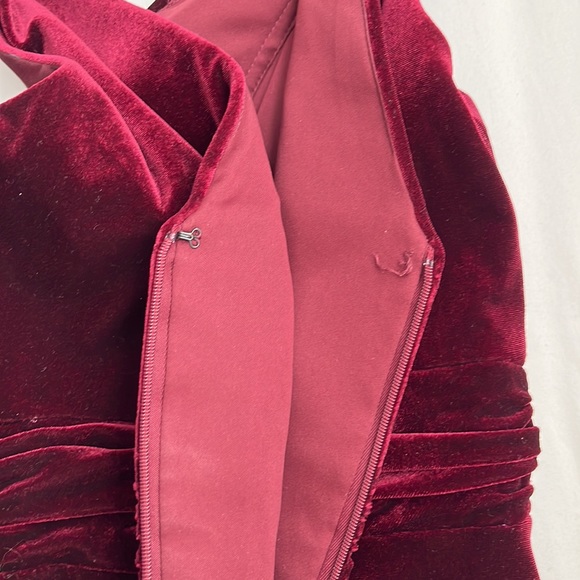 V Neck Burgundy Velvet RenzRags Bridesmaid Dress Size 10 - Picture 10 of 12
